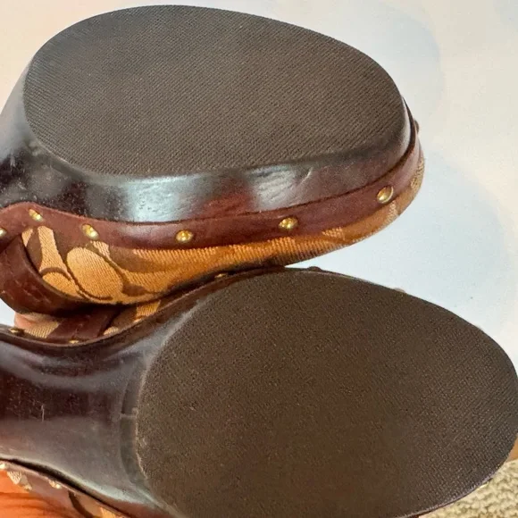 Vintage Coach Ivy  Mule Platforms  in Tan and Brown, 4 inch heel - Picture 10 of 16